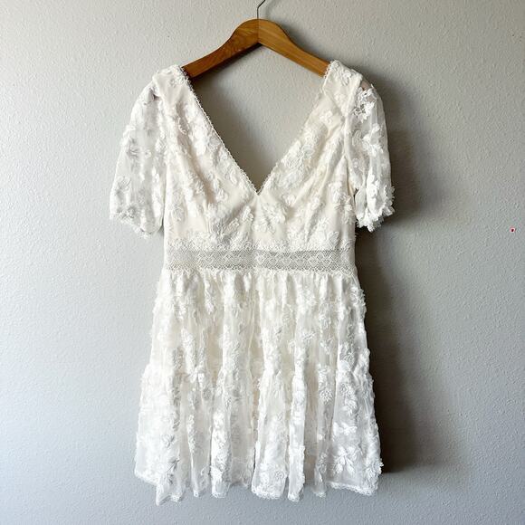 DB Studio 3D Fooral Lace Mini V Neck Dress Women’s Size 14 Bride Wedding NEW - Picture 2 of 14